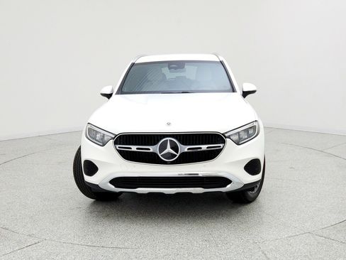 Used 2025 Mercedes-Benz GLC 300 image 2