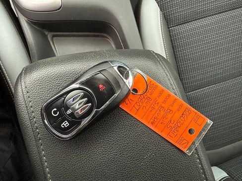 Used 2025 Buick Envista Preferred w/ Convenience I Package FWD image 33
