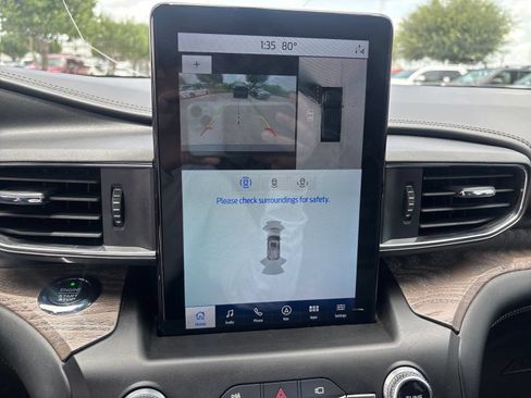 Used 2020 Ford Explorer Platinum w/ Premium Technology Package AWD/4WD image 27