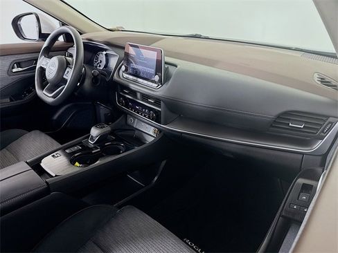 Certified 2023 Nissan Rogue SV image 25