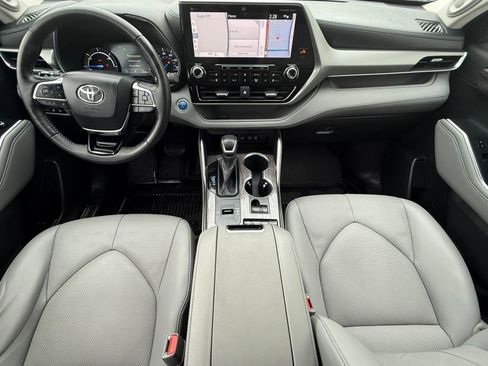 Used 2021 Toyota Highlander Platinum image 15