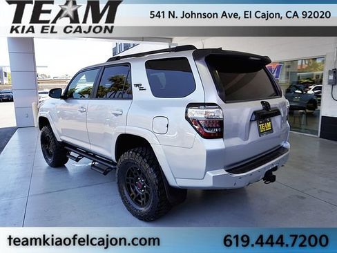 Used 2018 Toyota 4Runner TRD Off-Road Premium AWD/4WD image 9
