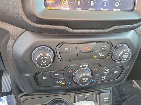 Certified 2023 Jeep Renegade Trailhawk AWD/4WD image 14