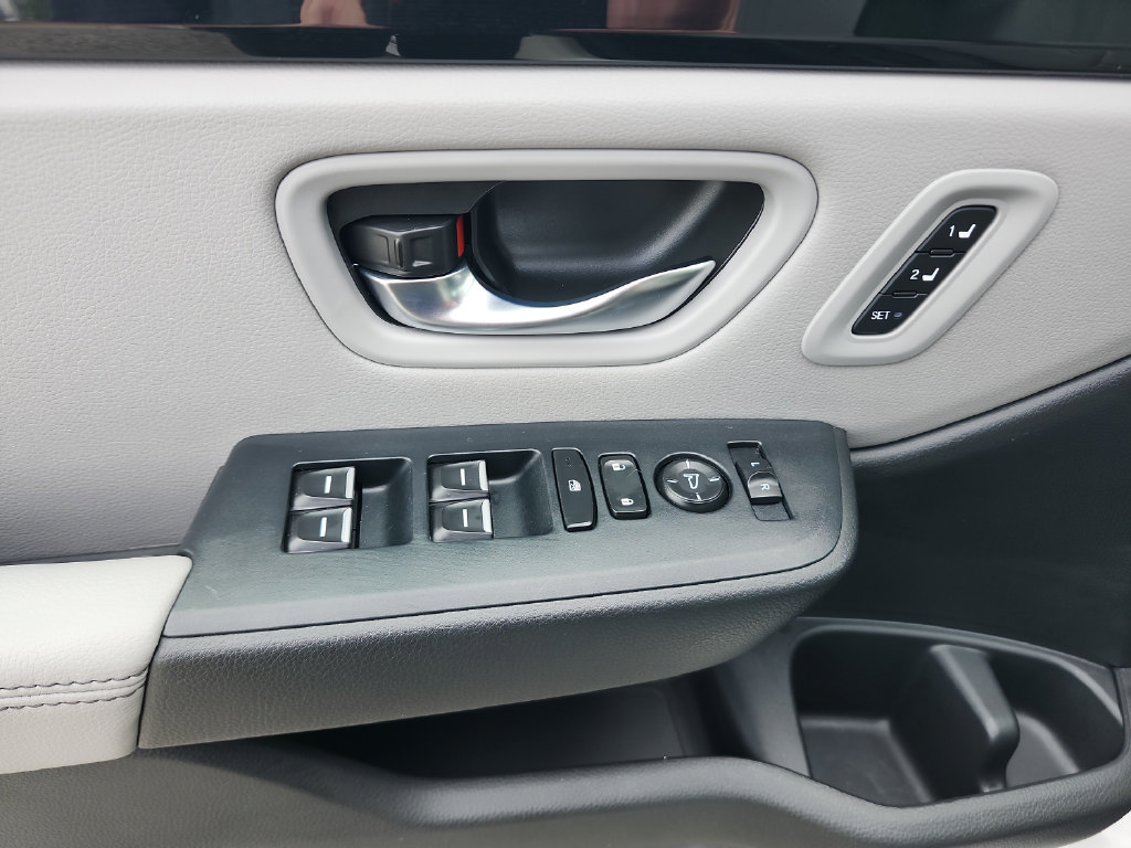 Used 2025 Honda Pilot EX-L image 23