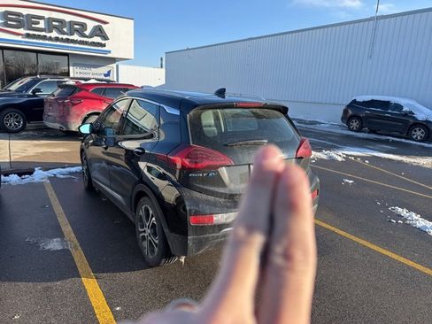 Used 2021 Chevrolet Bolt Premier w/ Infotainment Package image 9