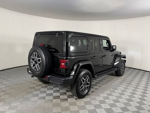 Used 2026 Jeep Wrangler Unlimited Sahara AWD/4WD image 8