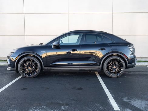Certified 2025 Porsche Macan Electric image 2