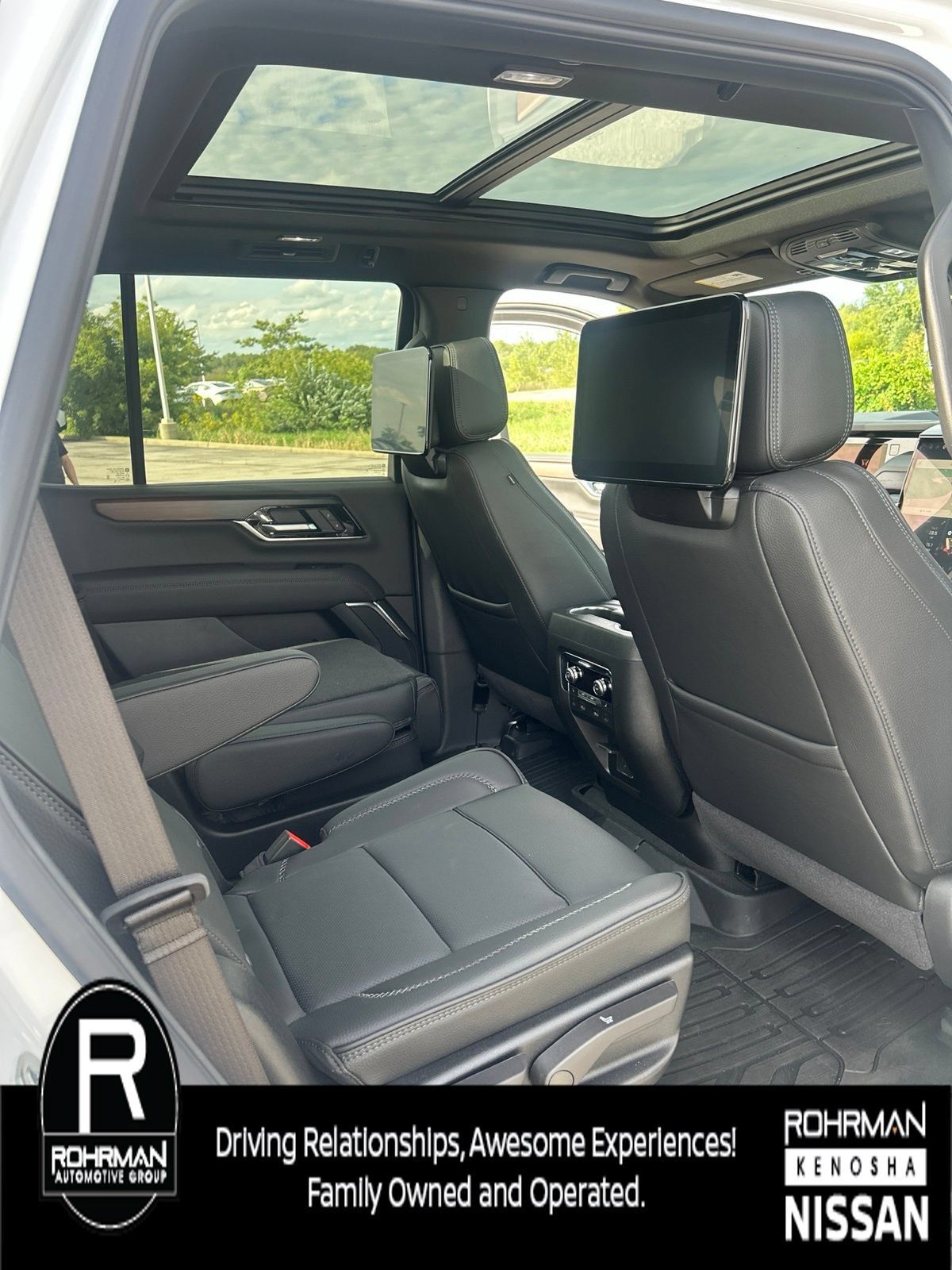 Used 2026 GMC Yukon Denali w/ Denali Reserve Package AWD/4WD image 9