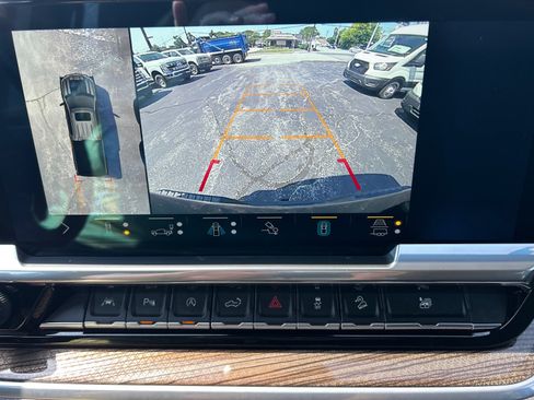 Used 2022 Chevrolet Silverado 1500 LT Trail Boss w/ LT Trail Boss Premium Package AWD/4WD image 27