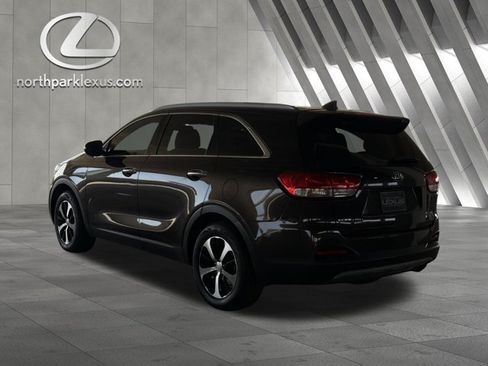 Used 2017 Kia Sorento EX FWD image 2