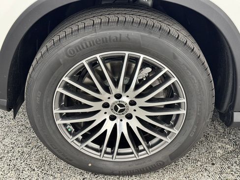 Certified 2025 Mercedes-Benz GLC 300 image 9
