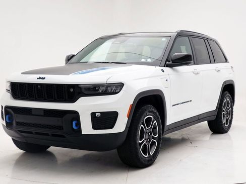 Used 2022 Jeep Grand Cherokee Trailhawk w/ Advanced Protech Group II image 2