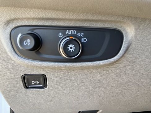Used 2024 GMC Terrain SLE w/ Driver Convenience Package FWD image 45