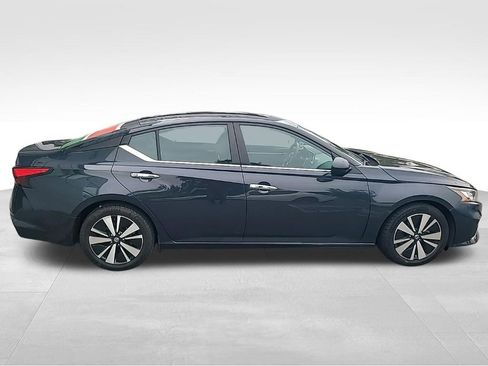 Used 2022 Nissan Altima 2.5 SV FWD image 3