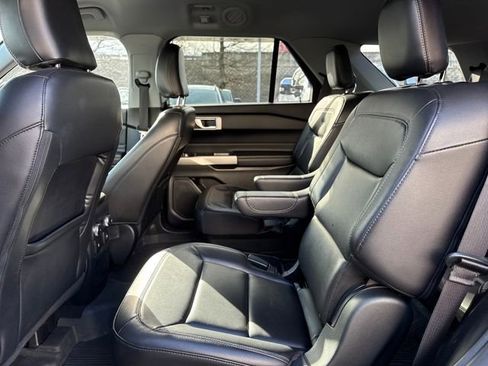Used 2021 Ford Explorer XLT w/ Equipment Group 202A image 9