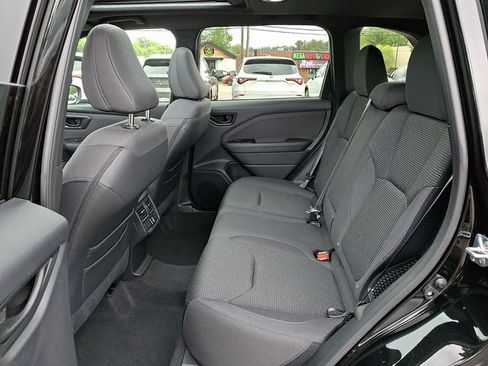 Used 2025 Subaru Forester Premium AWD/4WD image 12