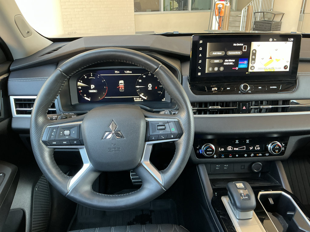 Used 2025 Mitsubishi Outlander SEL AWD/4WD image 14