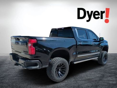 Used 2023 Chevrolet Silverado 1500 High Country w/ High Country Premium Package AWD/4WD image 3