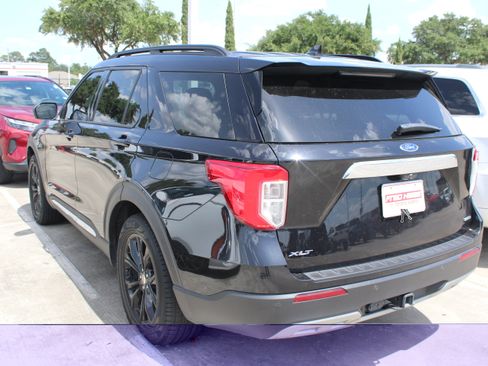 Used 2020 Ford Explorer XLT w/ Equipment Group 202A RWD image 5