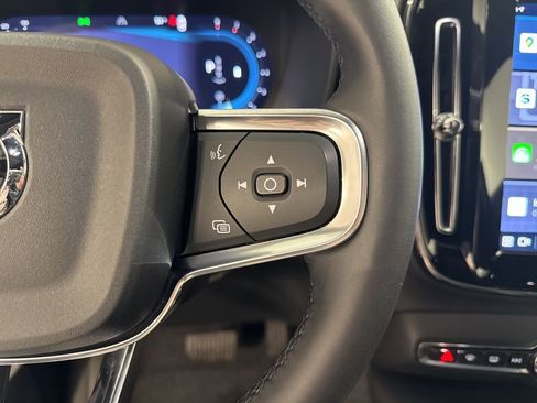 Used 2025 Volvo XC40 B5 Plus image 10