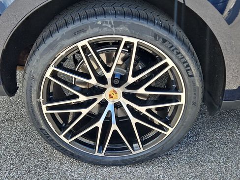 Certified 2023 Porsche Macan AWD/4WD image 13