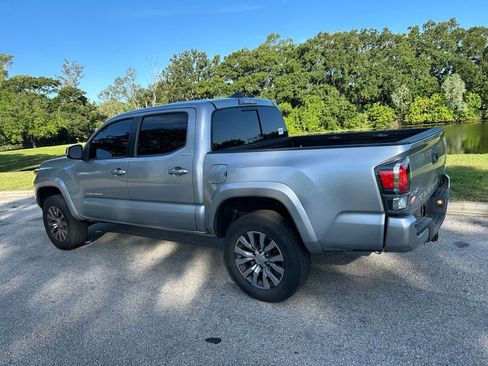 Used 2020 Toyota Tacoma Limited AWD/4WD image 4