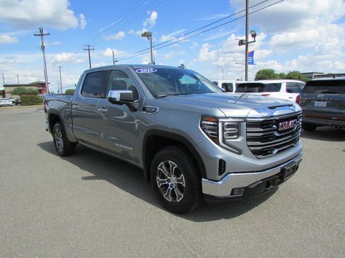 Used 2025 GMC Sierra 1500 SLT AWD/4WD image 2