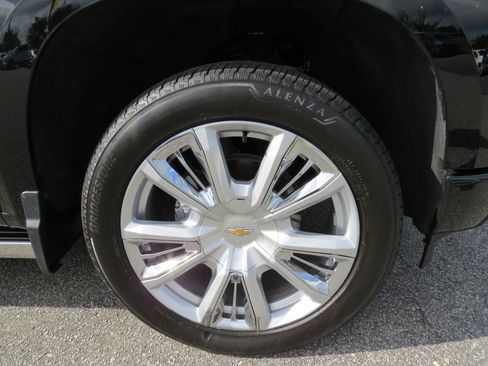 Used 2025 Chevrolet Silverado 1500 High Country w/ High Country Premium Package AWD/4WD image 10
