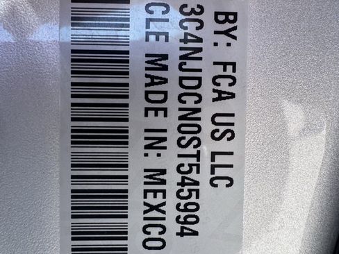 Used 2025 Jeep Compass Limited image 31