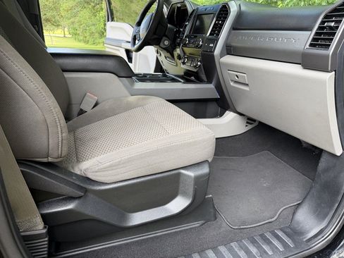 Used 2019 Ford F250 XLT w/ XLT Premium Package AWD/4WD image 14