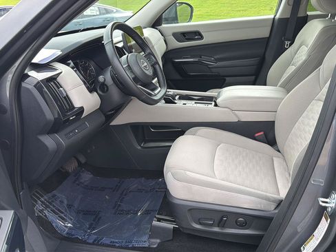 Used 2024 Nissan Pathfinder SV FWD image 10