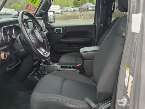 Used 2019 Jeep Wrangler Unlimited Sahara w/ Uconnect 4C Nav & Sound Group AWD/4WD image 13