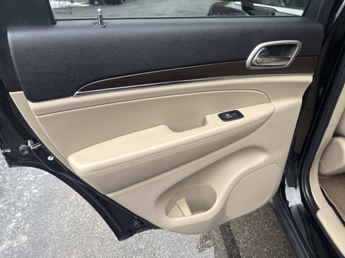 Used 2017 Jeep Grand Cherokee Limited image 17