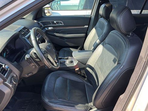 Used 2017 Ford Explorer Limited w/ Equipment Group 301A AWD/4WD image 9