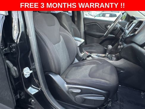 Used 2019 Jeep Cherokee Latitude w/ Popular Appearance Group AWD/4WD image 21