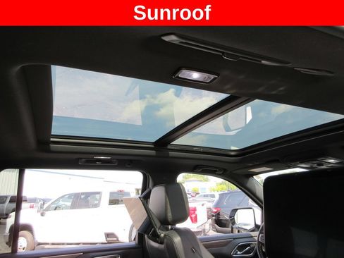 Used 2021 Chevrolet Suburban High Country w/ Premium Package 2 AWD/4WD image 16