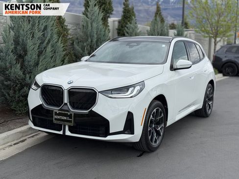 Used 2025 BMW X3 xDrive30i AWD/4WD image 3