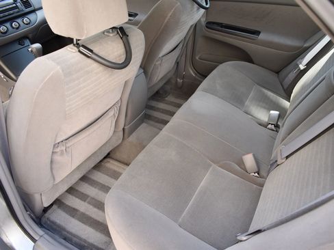 Used 2005 Toyota Camry LE image 8
