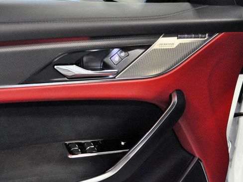 Used 2022 Jaguar F-PACE SVR image 29