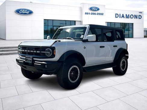 New 2026 Ford Bronco Outer Banks w/ Sasquatch Package AWD/4WD image 1
