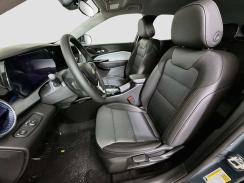 New 2026 Chevrolet Trax LT w/ LT Convenience Package FWD image 19