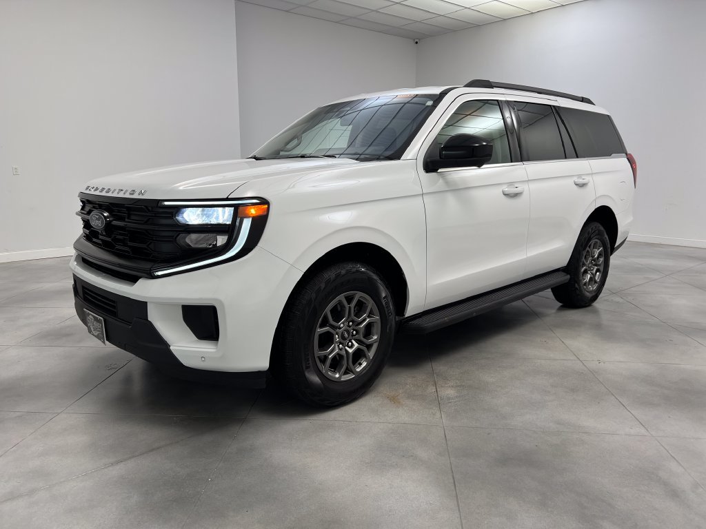 Used 2025 Ford Expedition Active RWD image 4