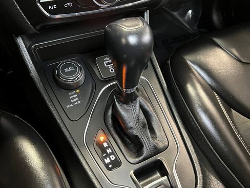 Used 2022 Jeep Cherokee Latitude w/ Sun & Sound Group image 46