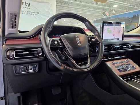 Used 2023 Lincoln Aviator Reserve AWD/4WD image 10