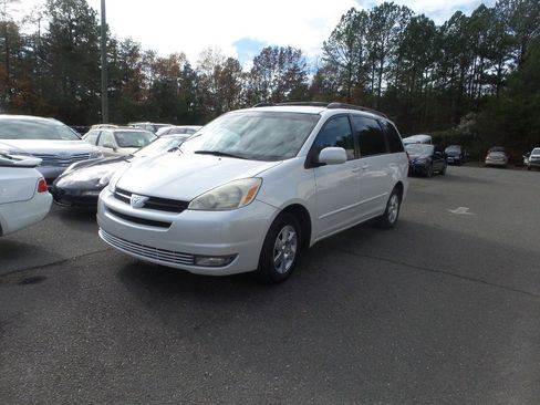 Used 2005 Toyota Sienna XLE image 2
