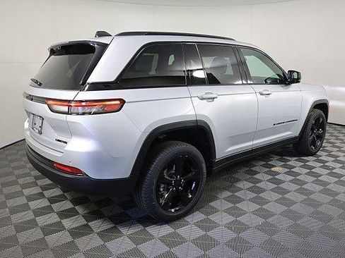 New 2025 Jeep Grand Cherokee Limited w/ Luxury Tech Group II image 4