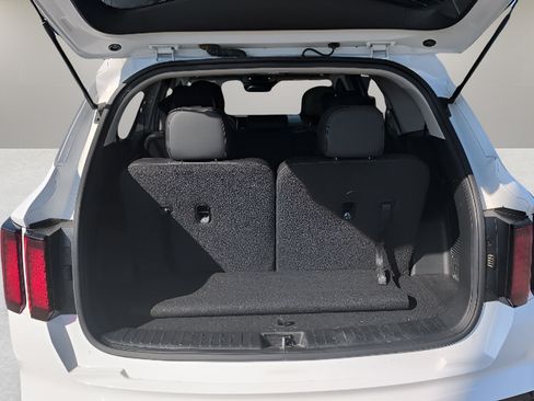 Used 2023 Kia Sorento S w/ Panoramic Sunroof Package FWD image 16