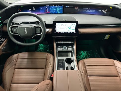 Used 2026 Lincoln Nautilus Reserve w/ Jet Appearance Package image 19