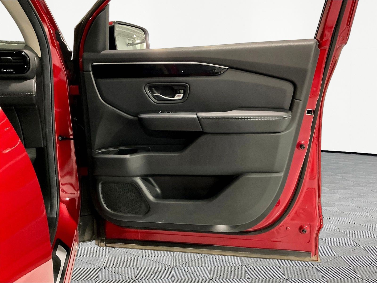 Used 2025 Honda Pilot Touring image 29