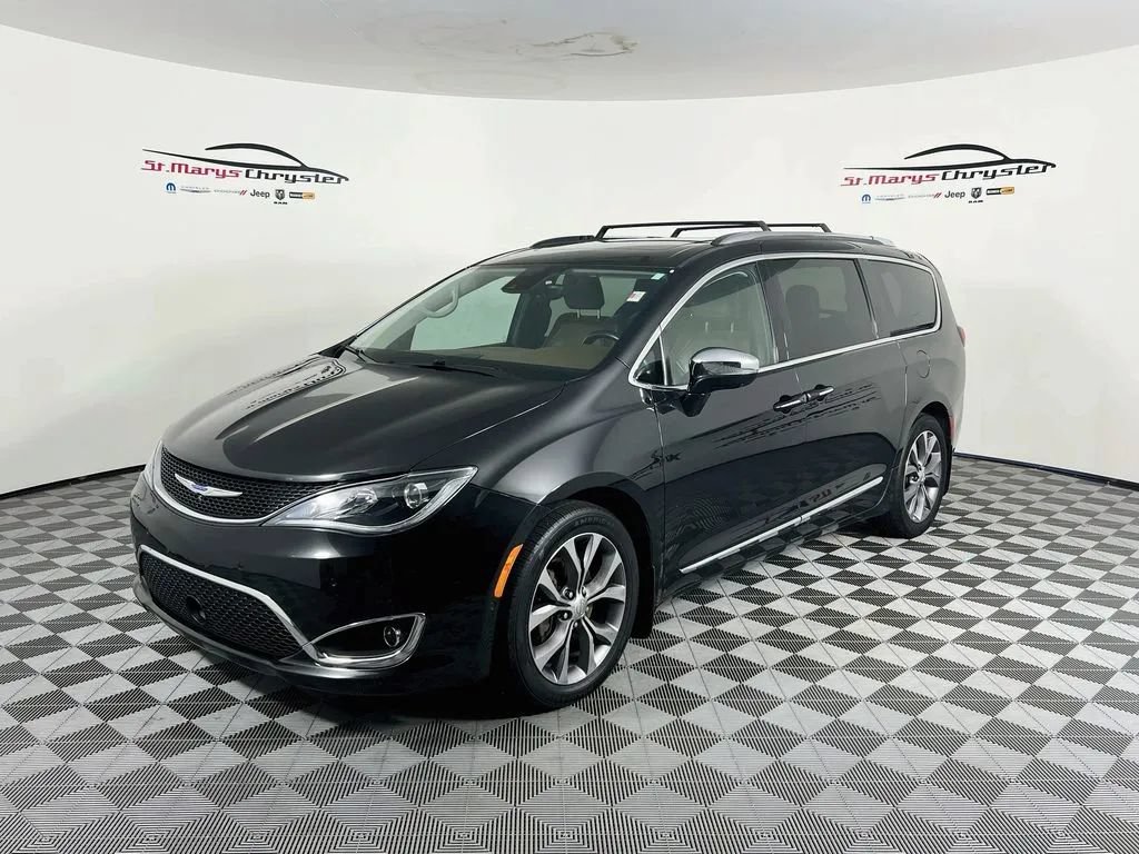 Used 2019 Chrysler Pacifica Limited w/ Tire & Wheel Group FWD image 4